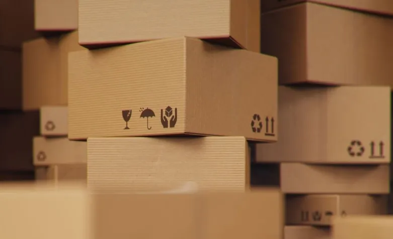 Jak dodatki (folie, kleje, farby) zmieniają ekologiczność opakowań kartonowych?